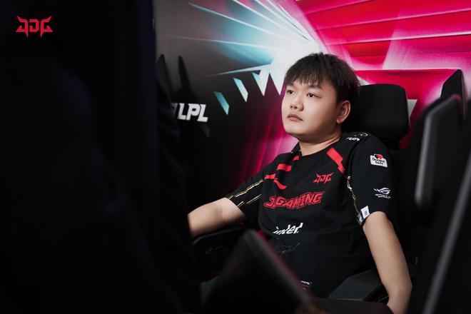 莱万也在随 莱万也在随